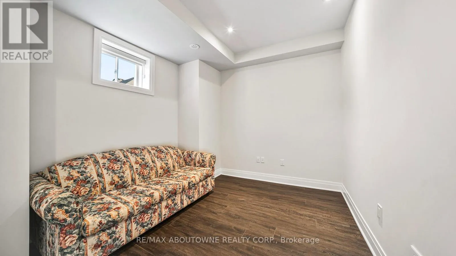 102 SETTLERS ROAD E