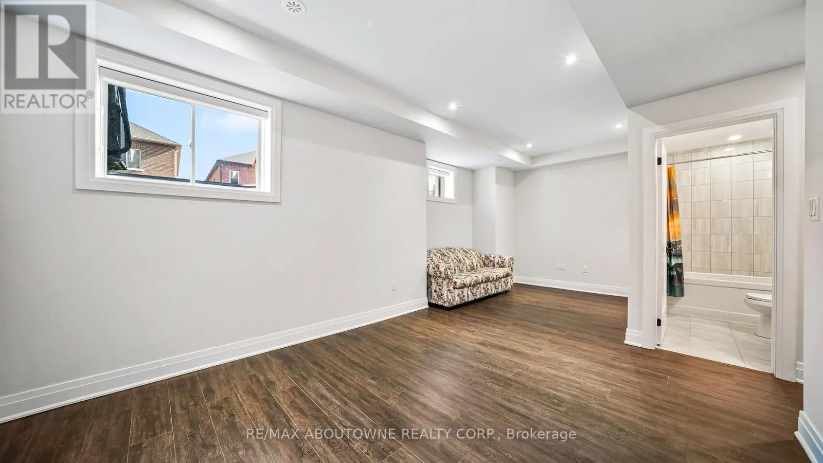102 SETTLERS ROAD E