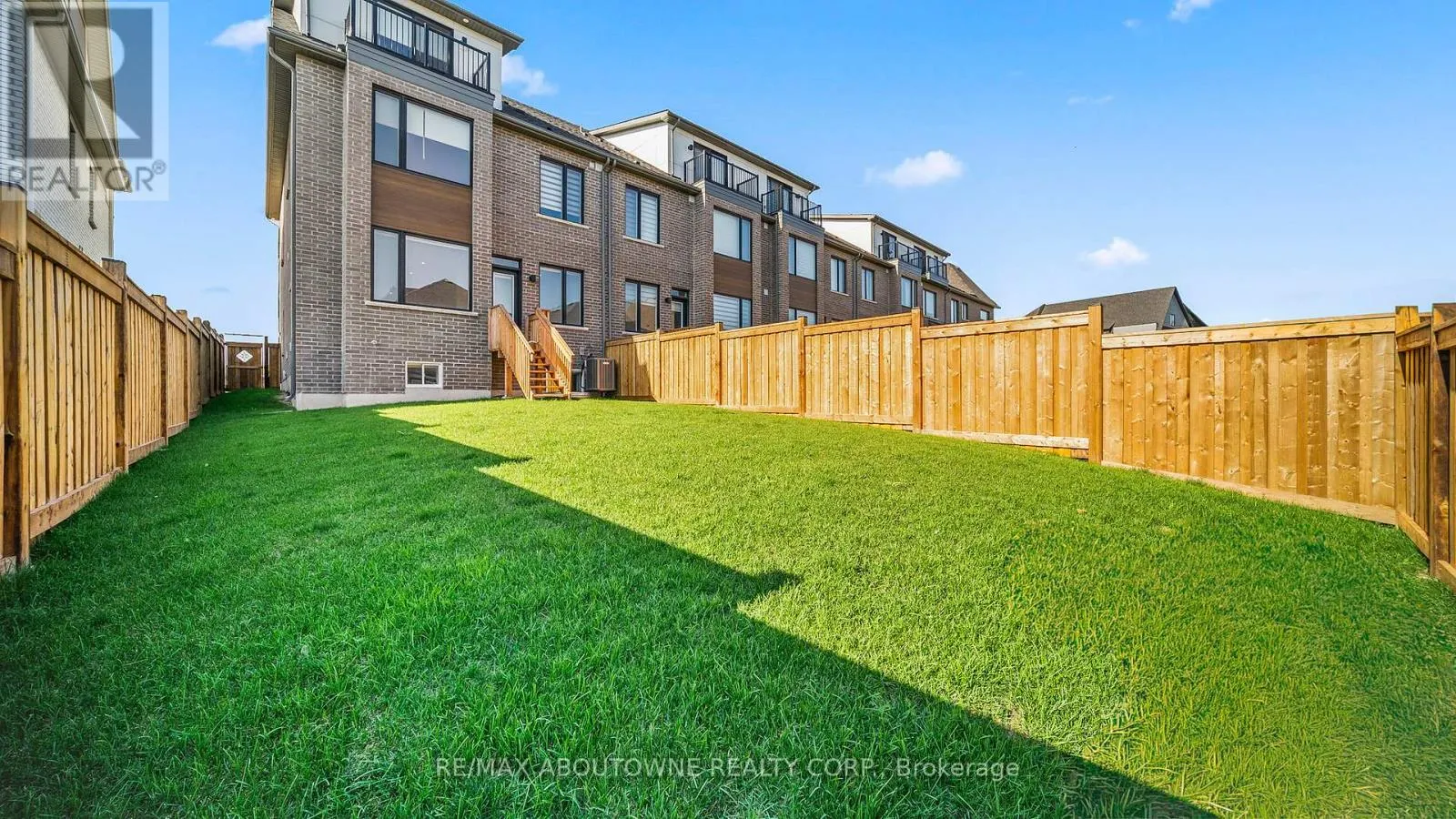 102 SETTLERS ROAD E