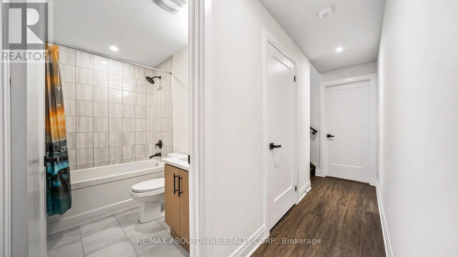 102 SETTLERS ROAD E