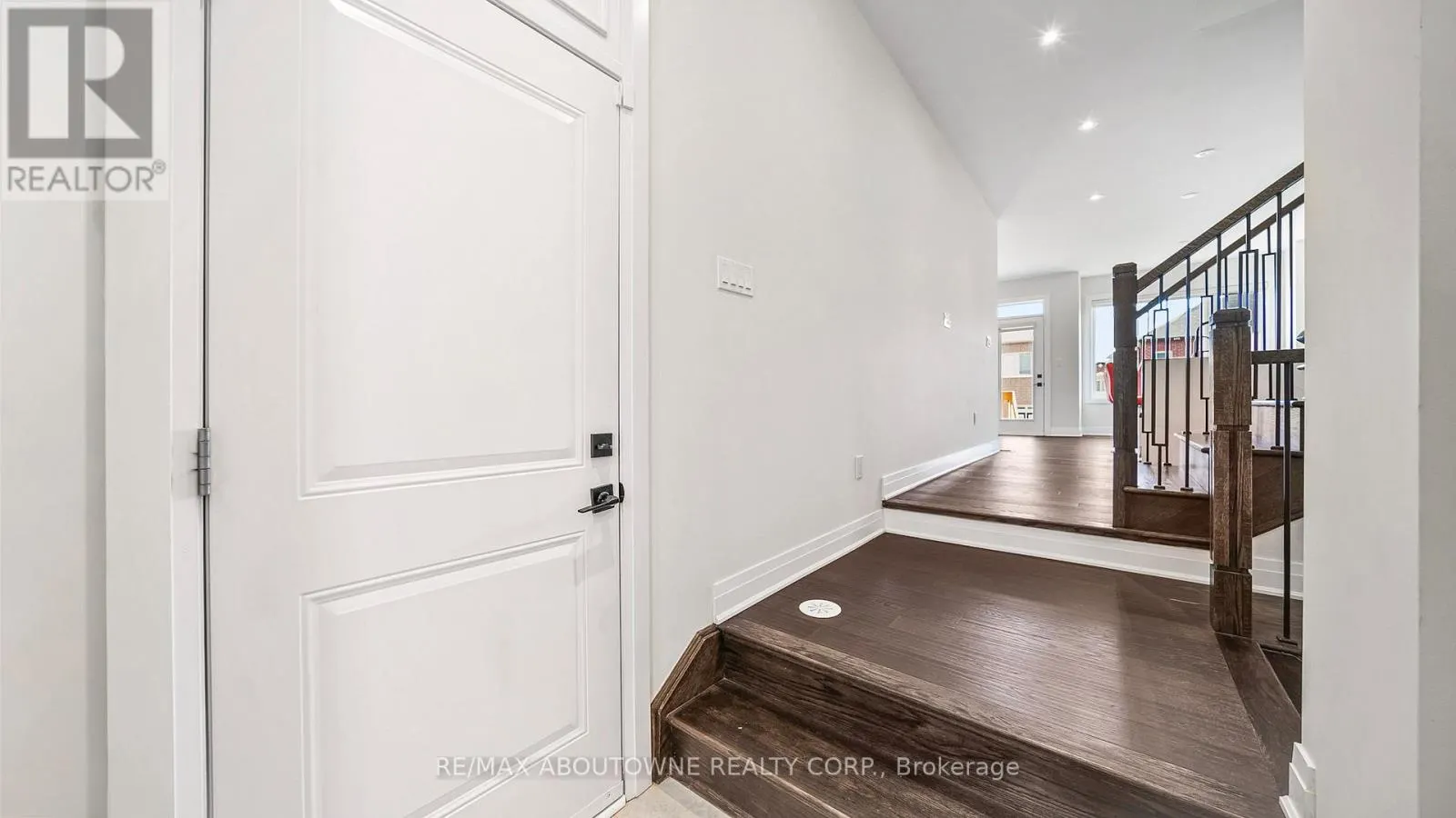 102 SETTLERS ROAD E