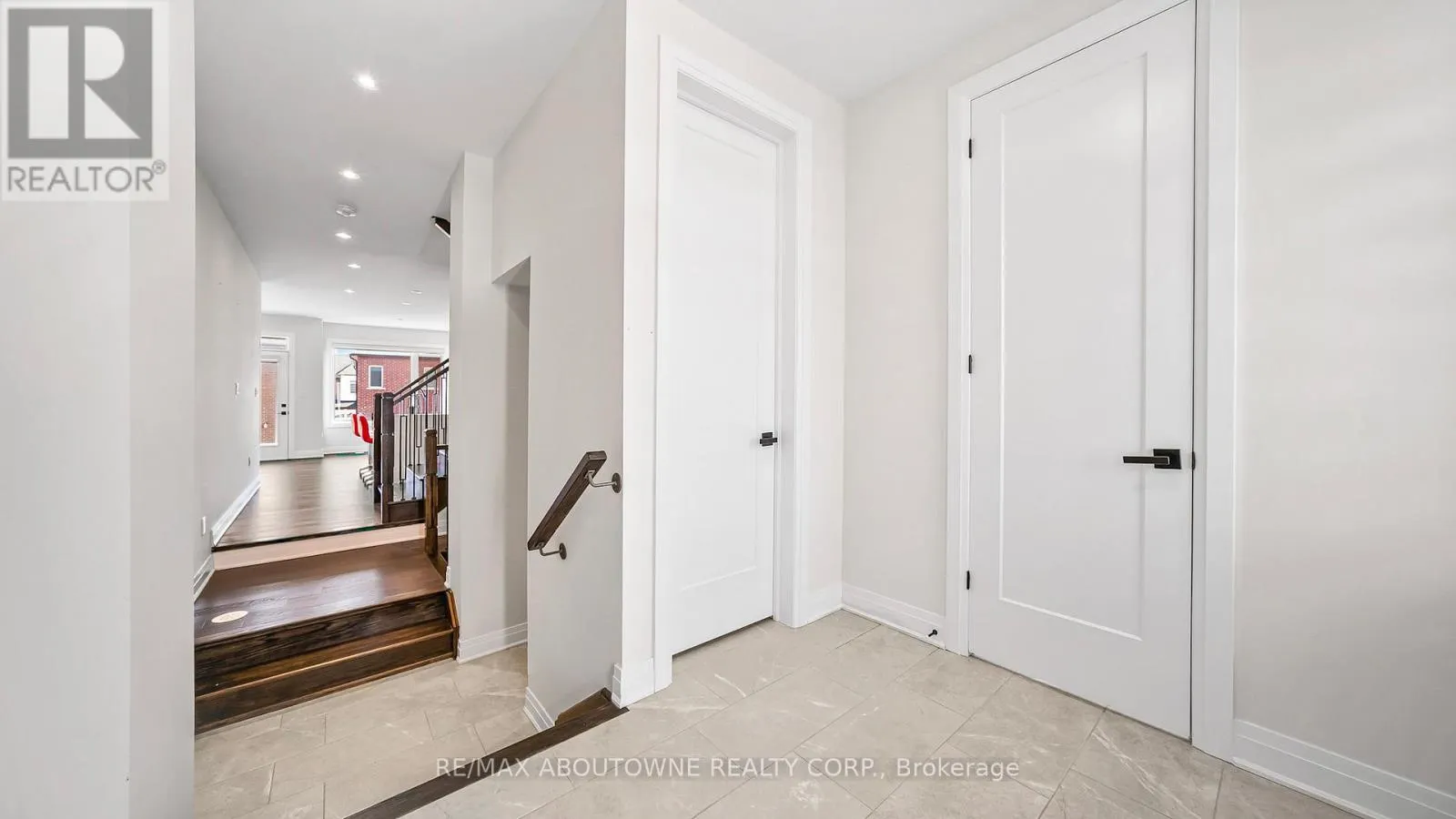 102 SETTLERS ROAD E