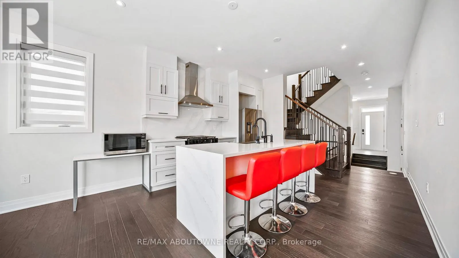 102 SETTLERS ROAD E
