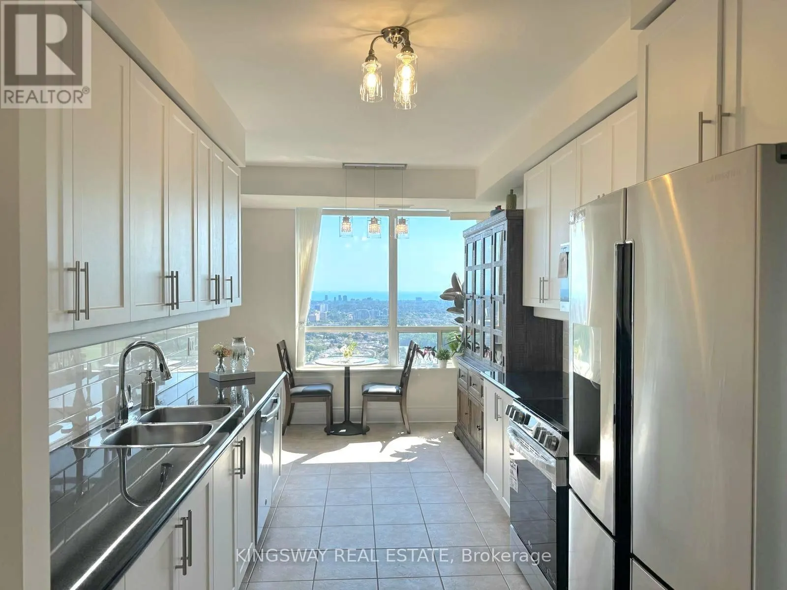 3009 - 3880 DUKE OF YORK BOULEVARD