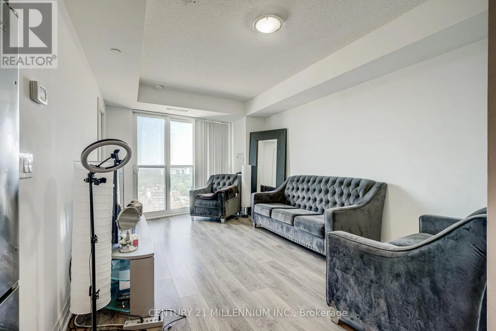2205 - 9 VALHALLA INN ROAD