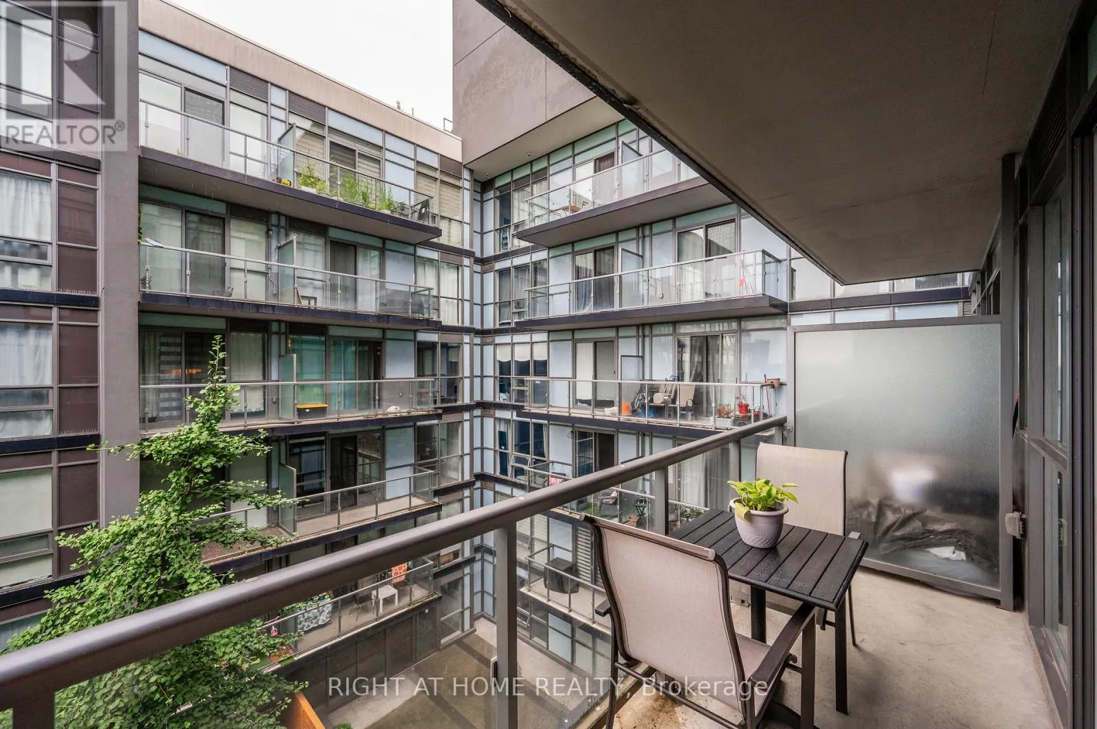 917 - 15 JAMES FINLAY WAY