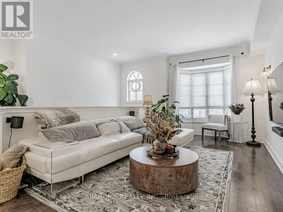 2 BROWNSTONE LANE