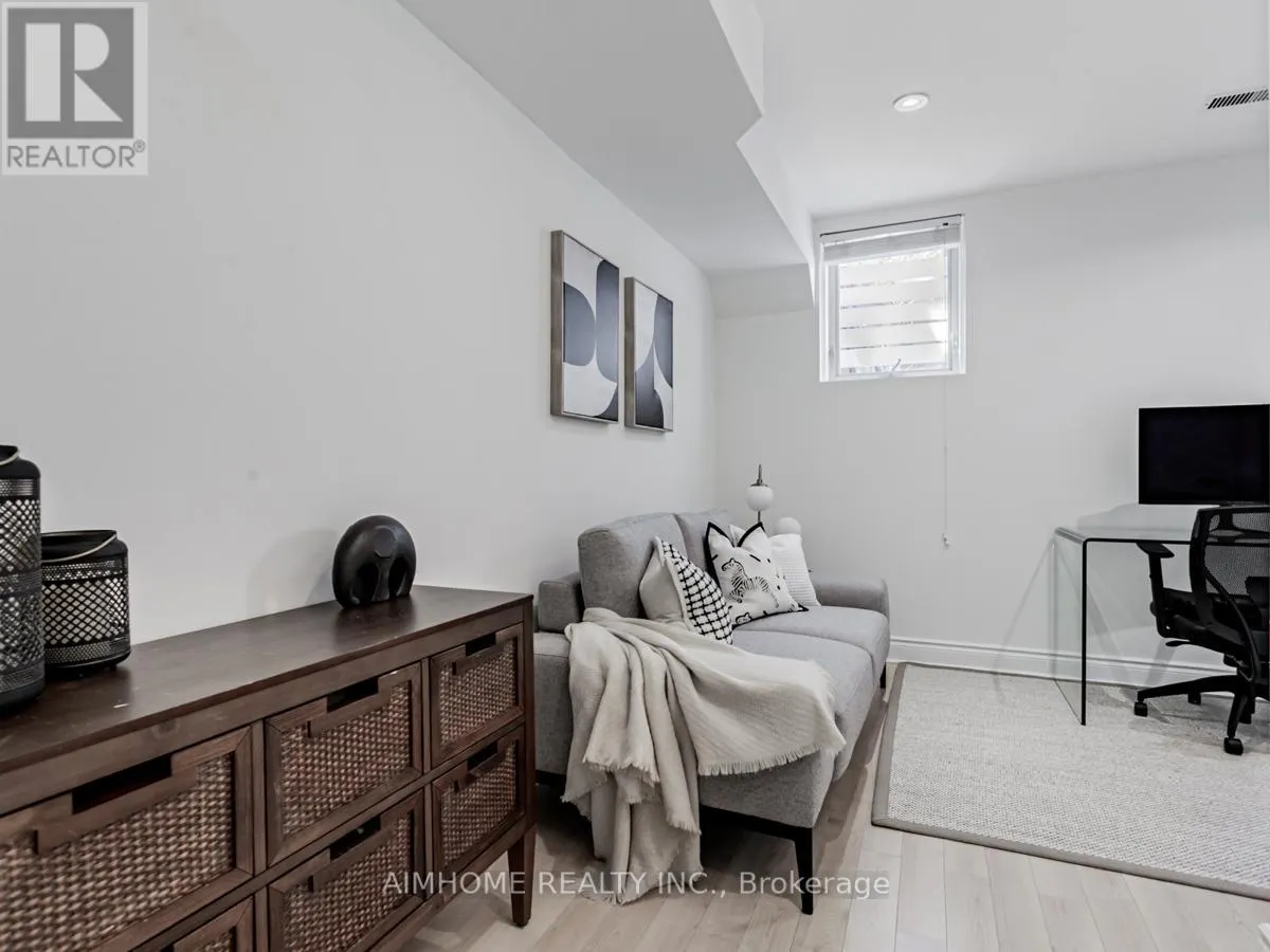 2 BROWNSTONE LANE