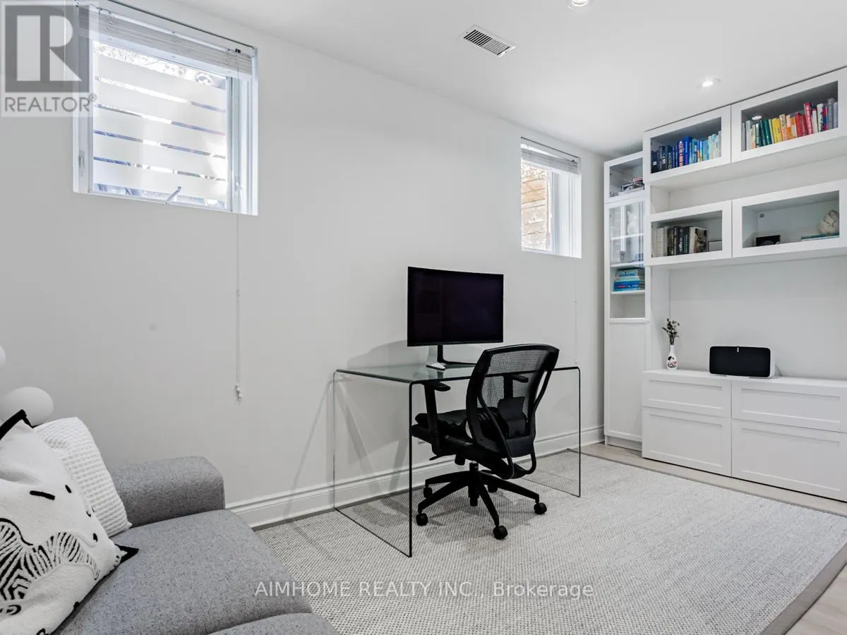 2 BROWNSTONE LANE