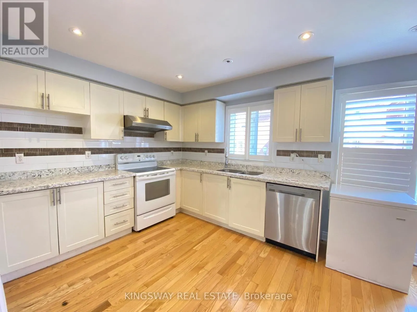 33 CARANCI CRESCENT