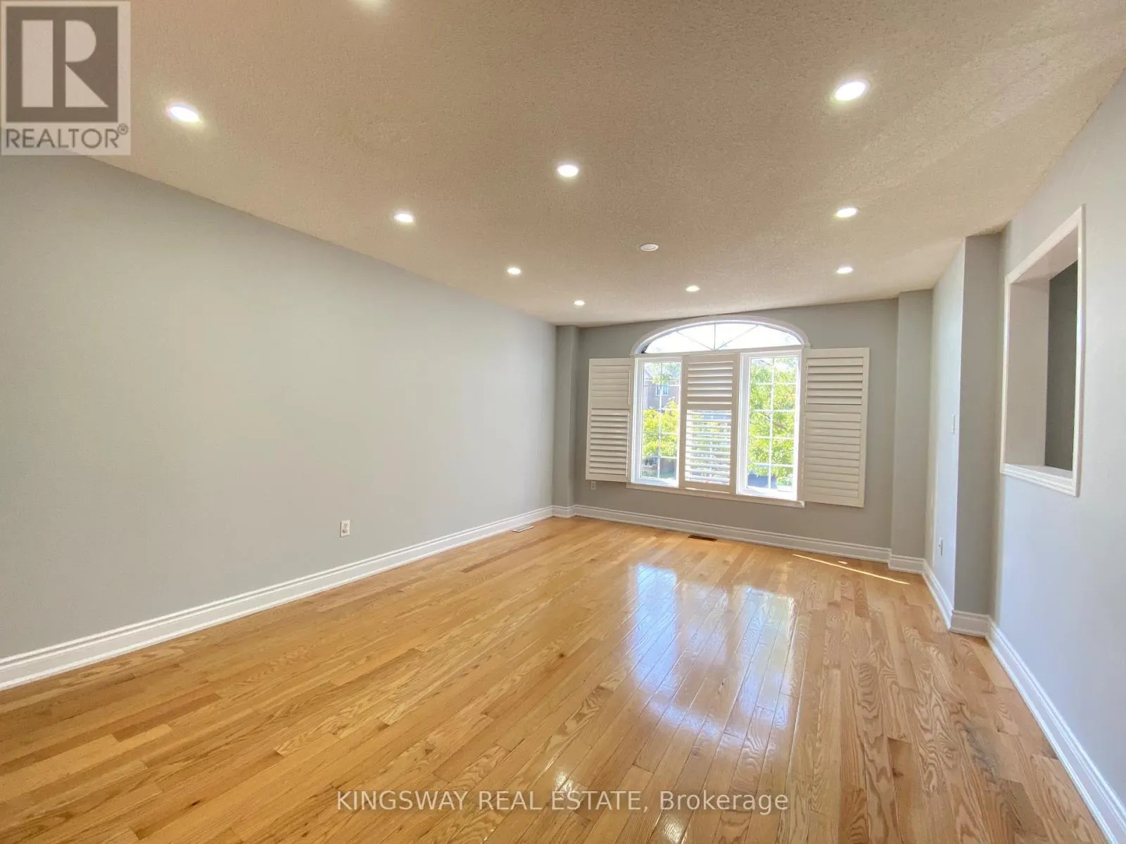 33 CARANCI CRESCENT