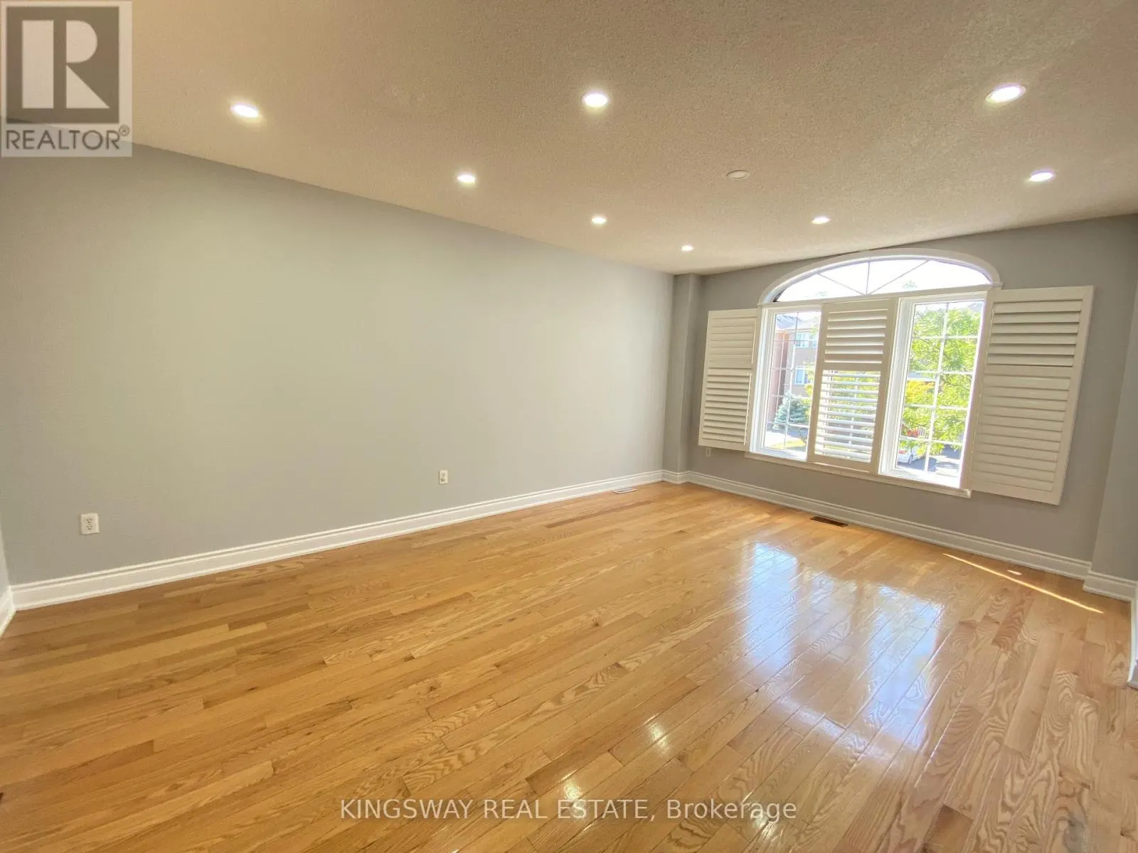 33 CARANCI CRESCENT