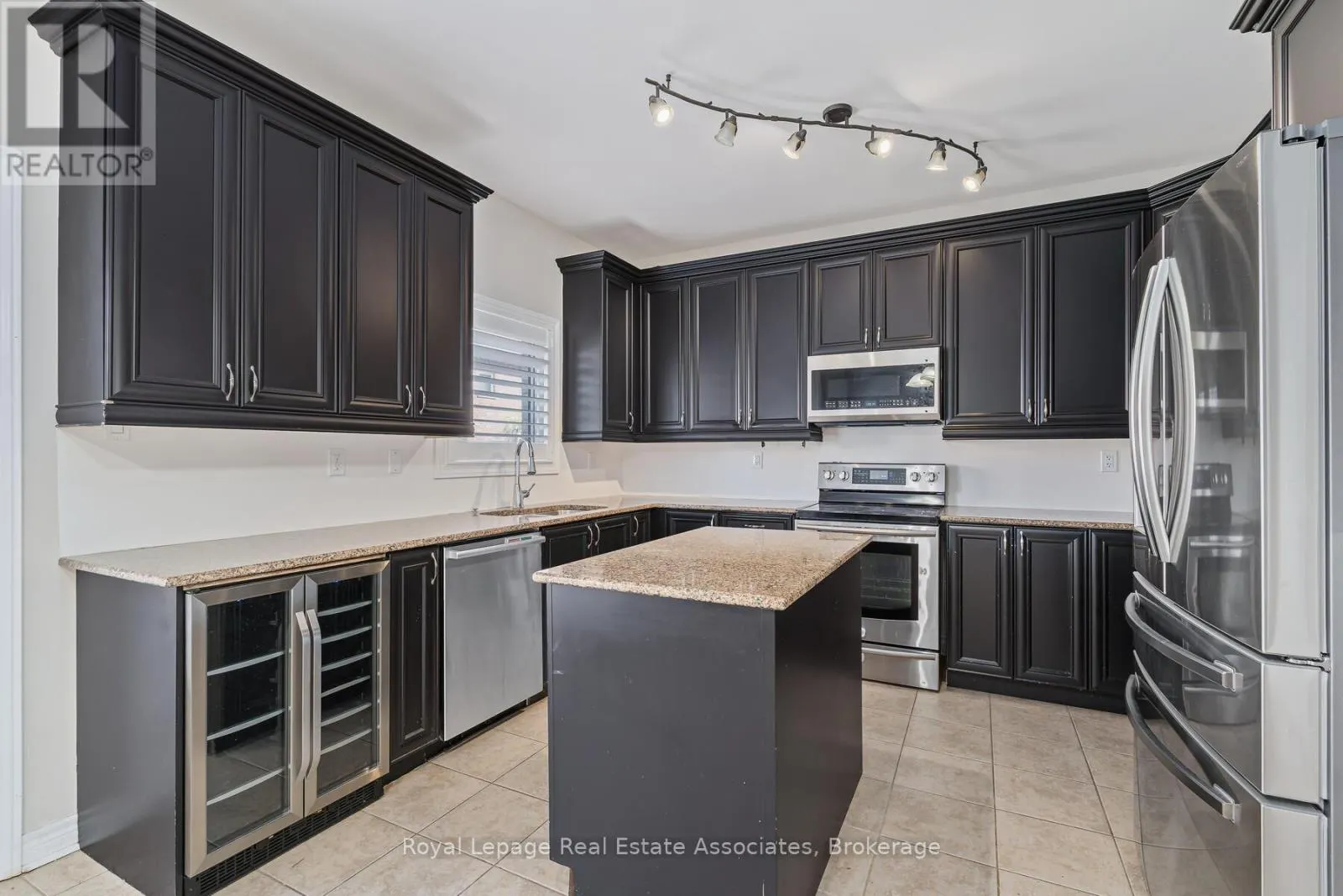 405 HINCKS DRIVE