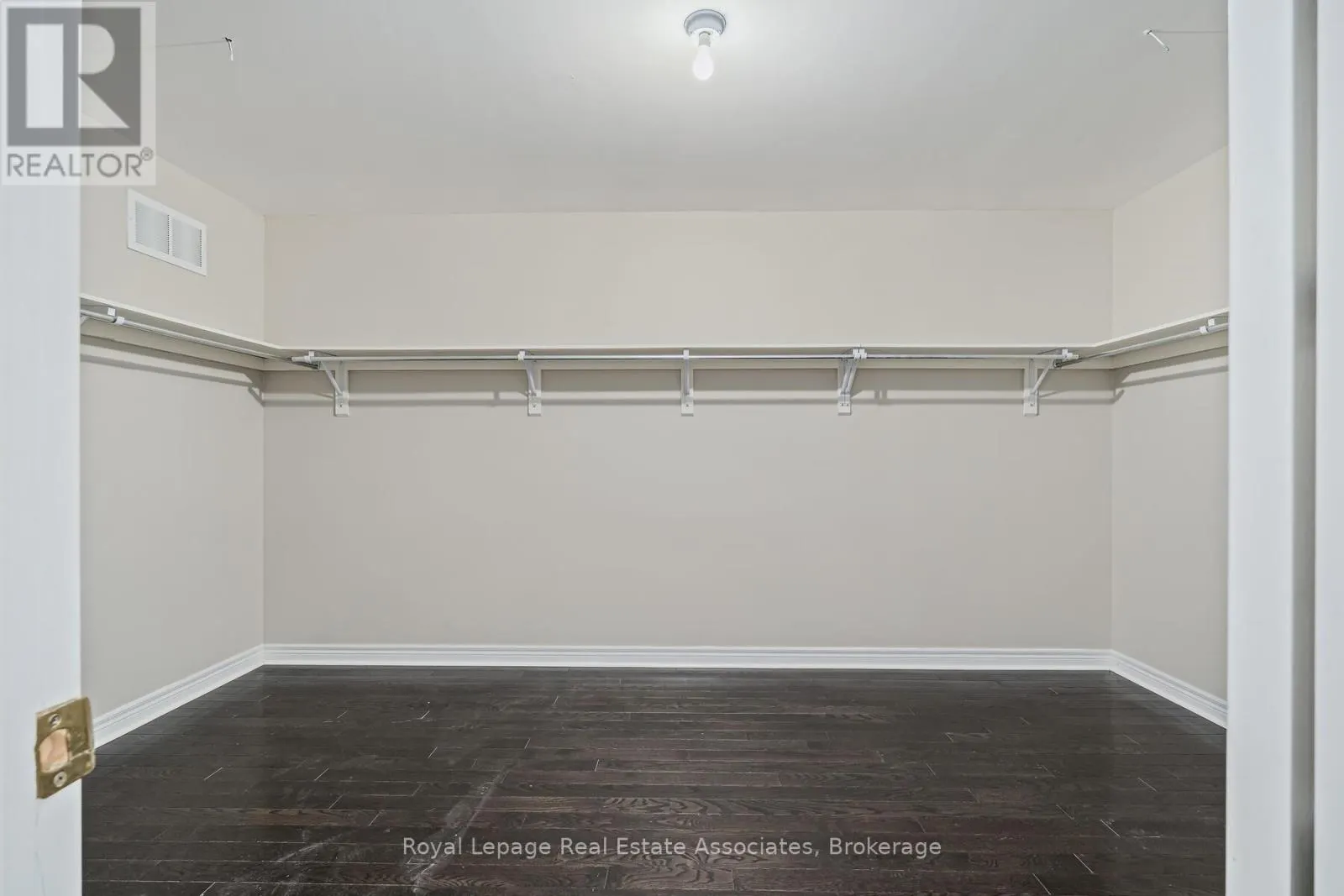 405 HINCKS DRIVE