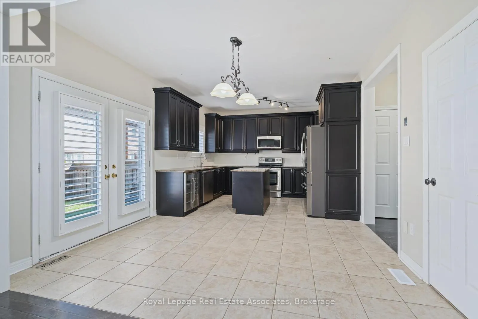 405 HINCKS DRIVE