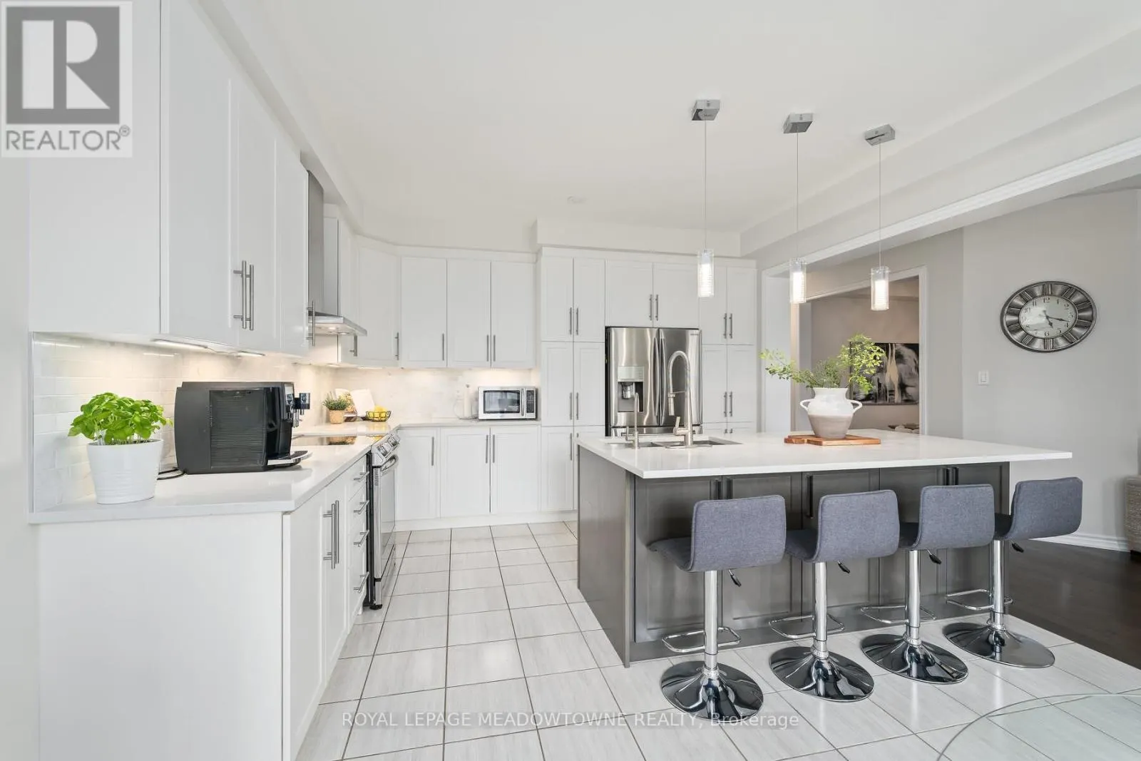 121 UPPER CANADA COURT