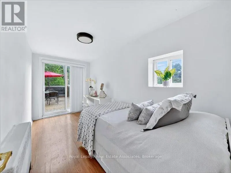 1640 QUEEN STREET W