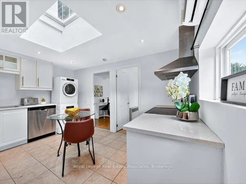 1640 QUEEN STREET W