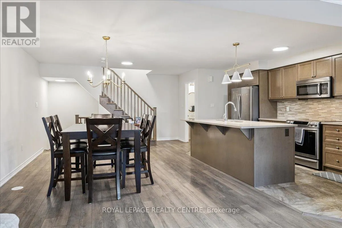 3087 MISTLETOE GARDENS