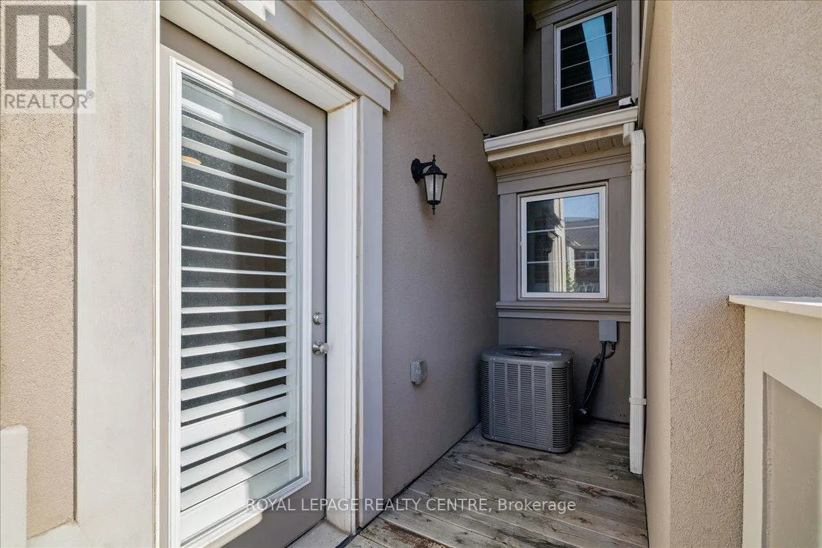 3087 MISTLETOE GARDENS