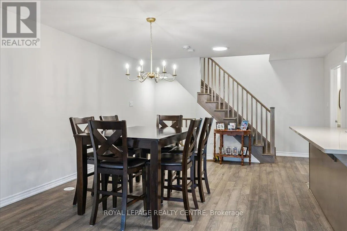 3087 MISTLETOE GARDENS