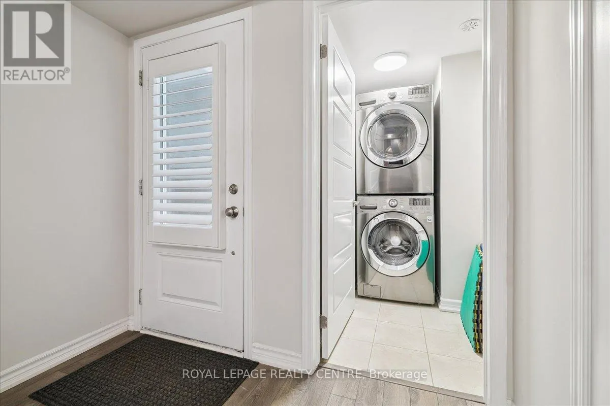 3087 MISTLETOE GARDENS