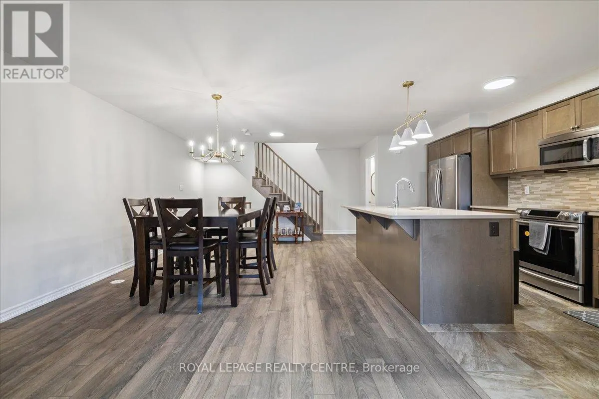 3087 MISTLETOE GARDENS