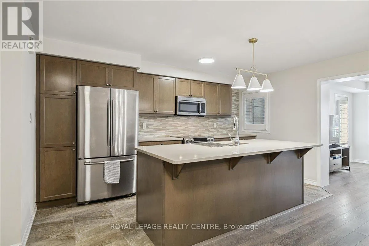 3087 MISTLETOE GARDENS