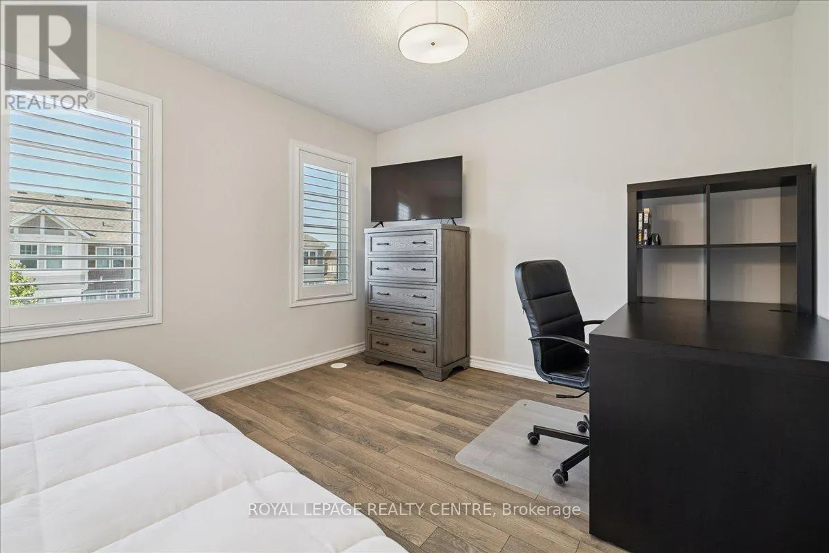 3087 MISTLETOE GARDENS