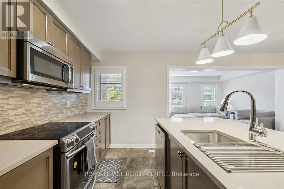 3087 MISTLETOE GARDENS