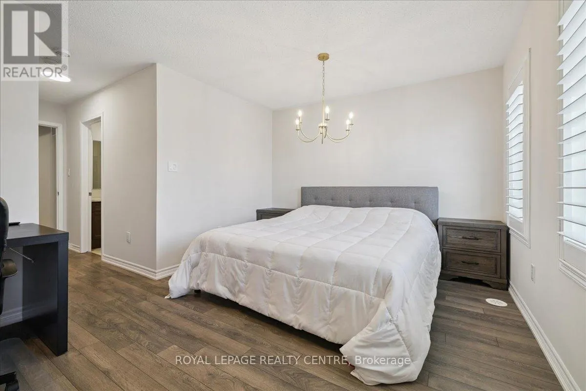 3087 MISTLETOE GARDENS