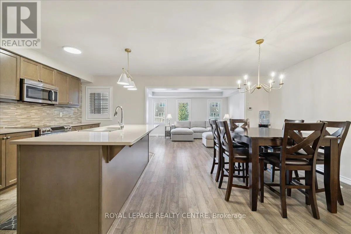 3087 MISTLETOE GARDENS