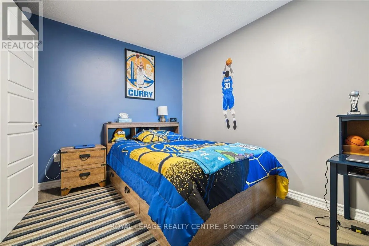 3087 MISTLETOE GARDENS