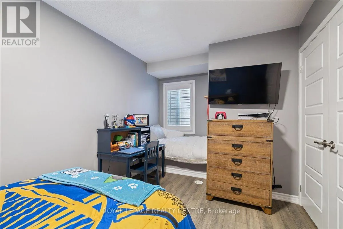 3087 MISTLETOE GARDENS