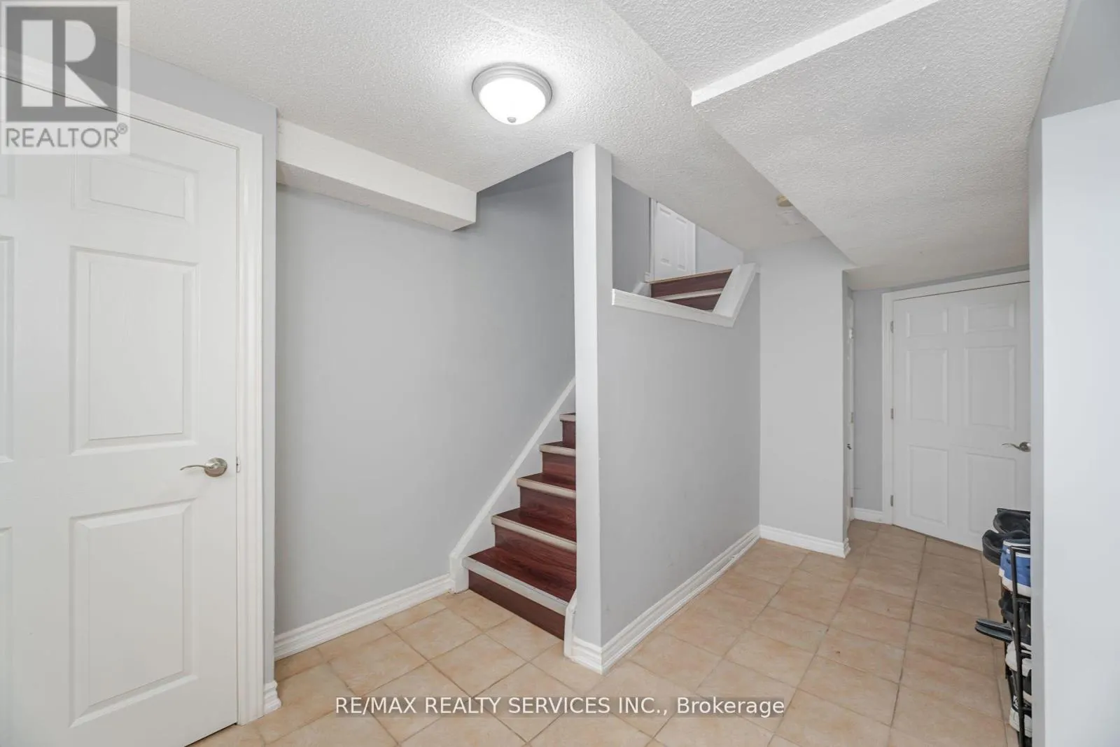 27 HARDGATE CRESCENT