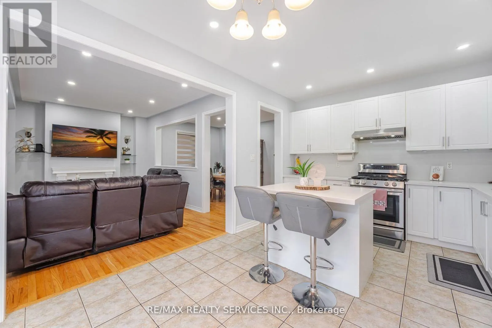 27 HARDGATE CRESCENT