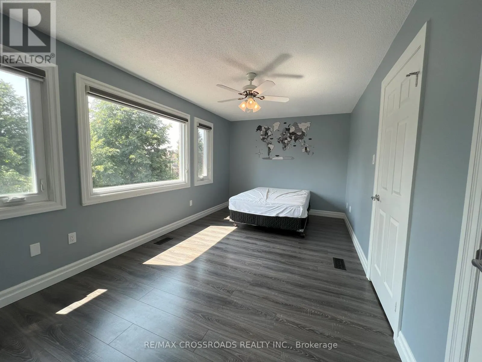 51 HOOD CRESCENT