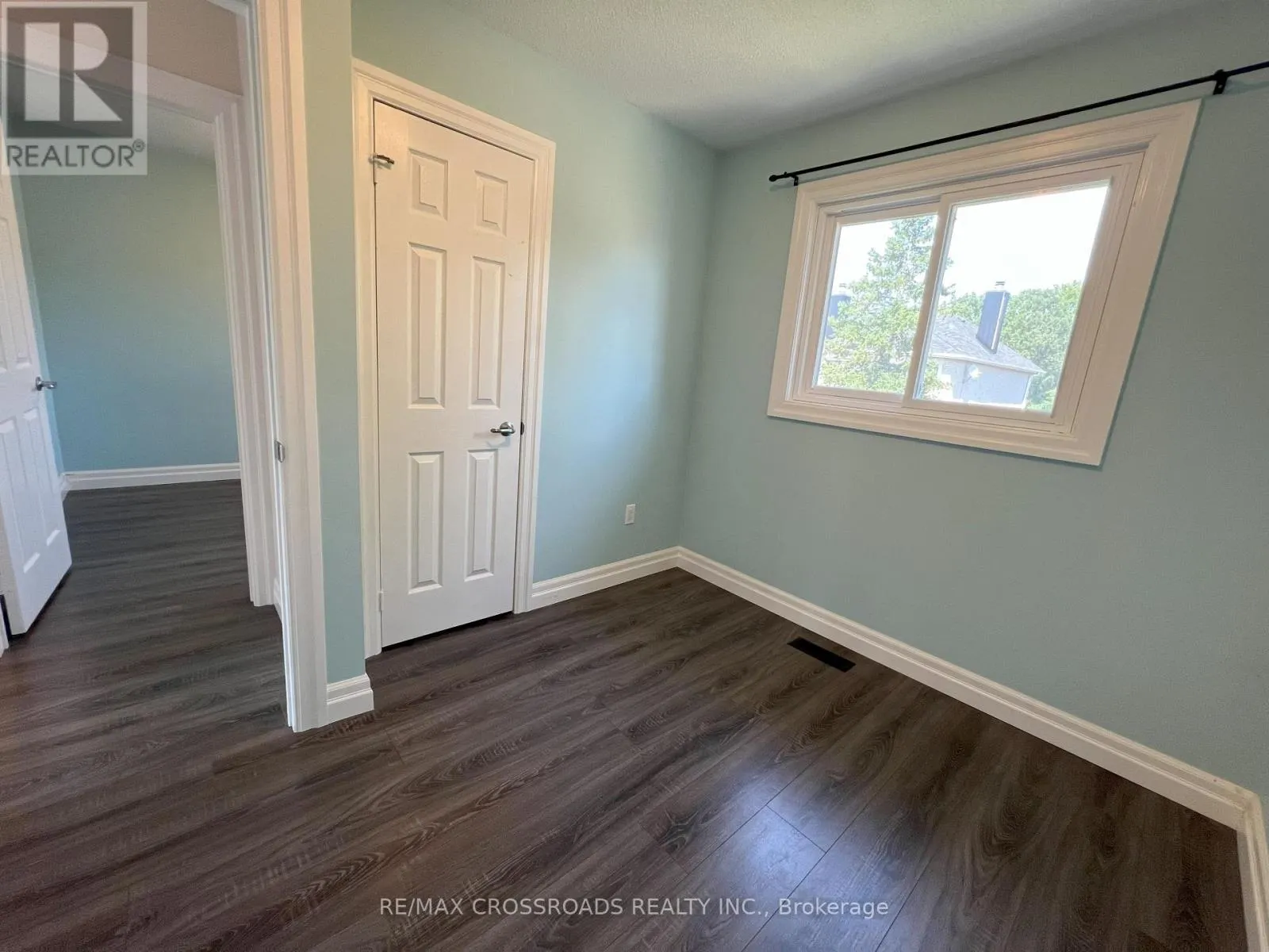 51 HOOD CRESCENT