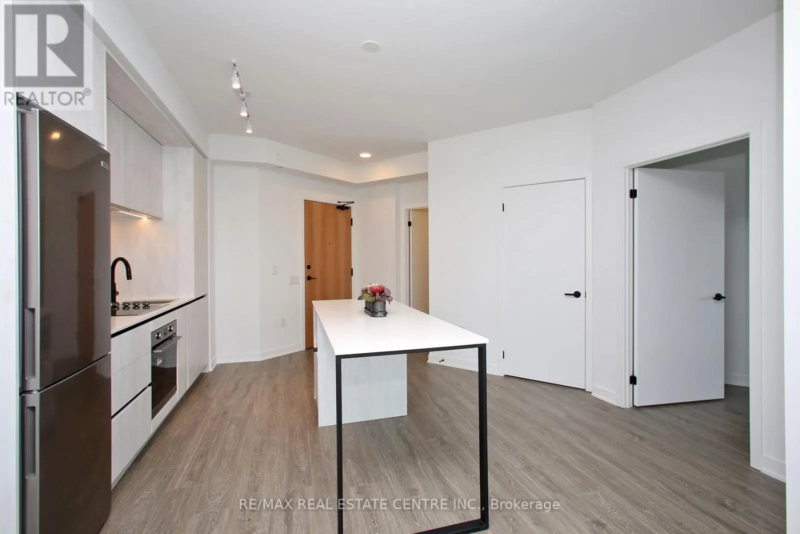 1506 - 2495 EGLINTON AVENUE W