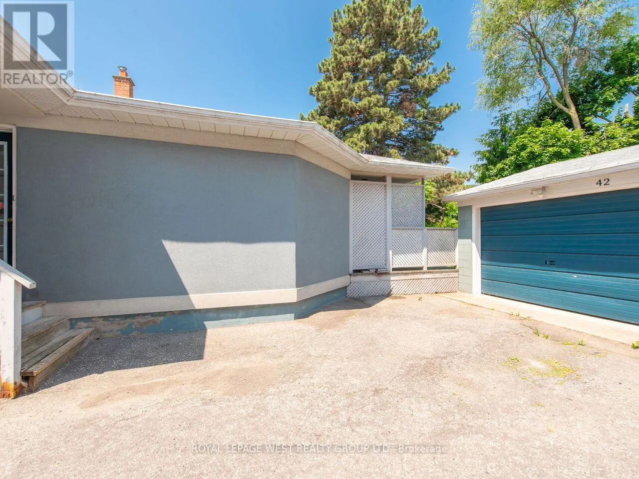 42 TILDEN CRESCENT N