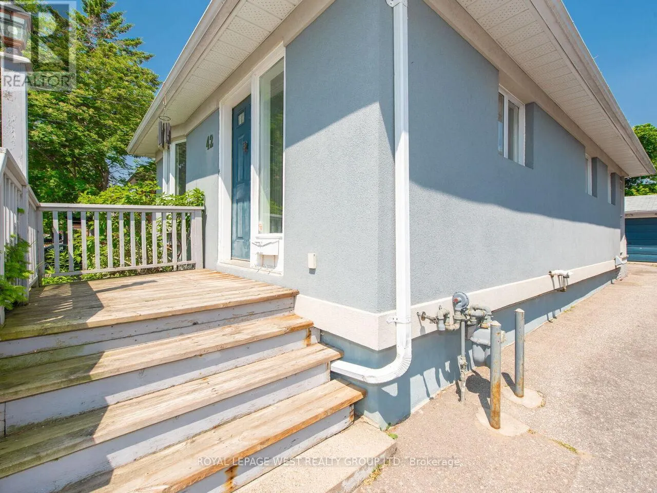 42 TILDEN CRESCENT N