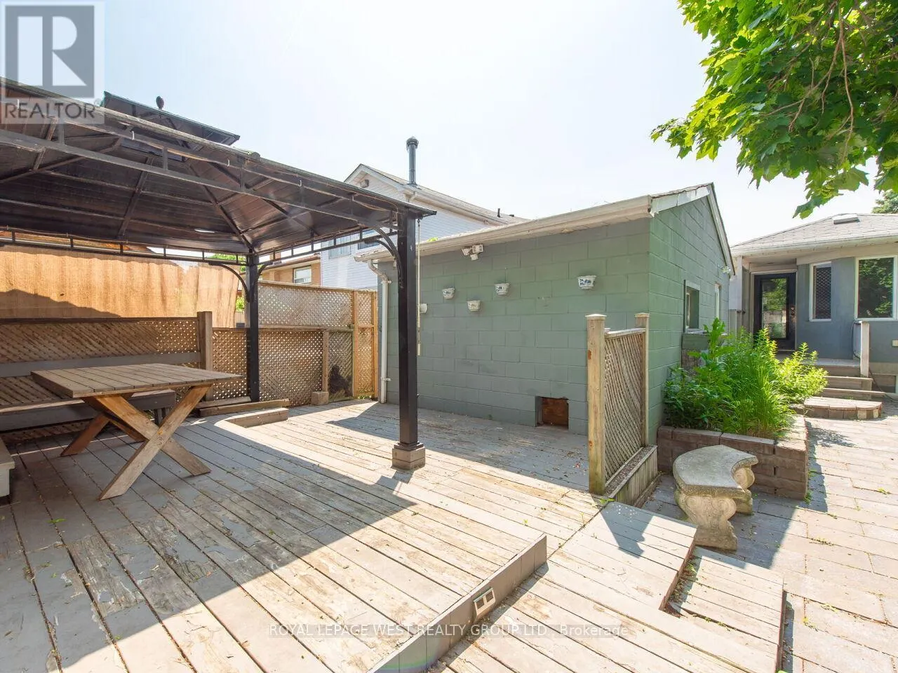 42 TILDEN CRESCENT N