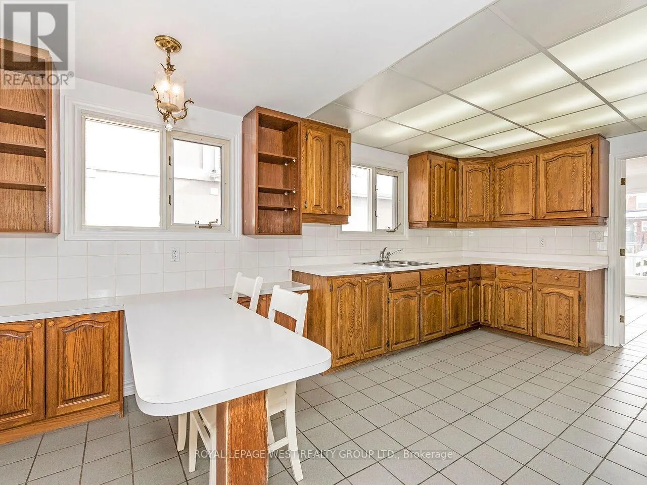42 TILDEN CRESCENT N