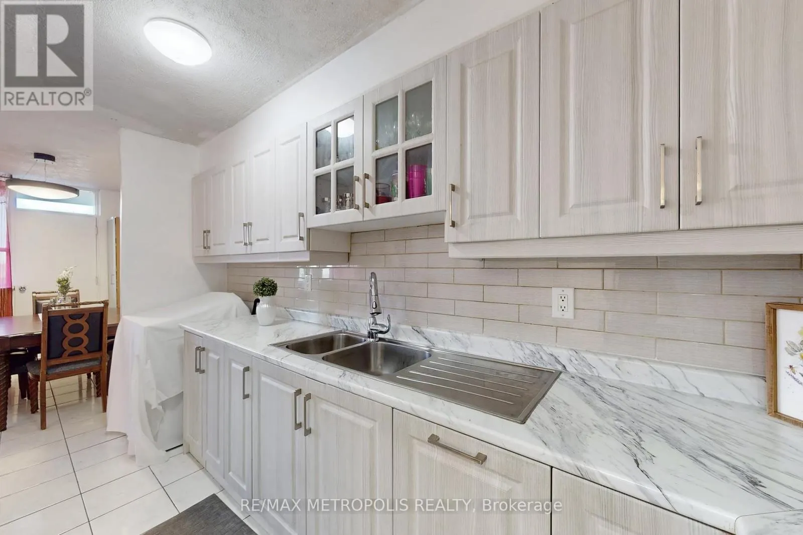 809 - 80 GRANDRAVINE DRIVE