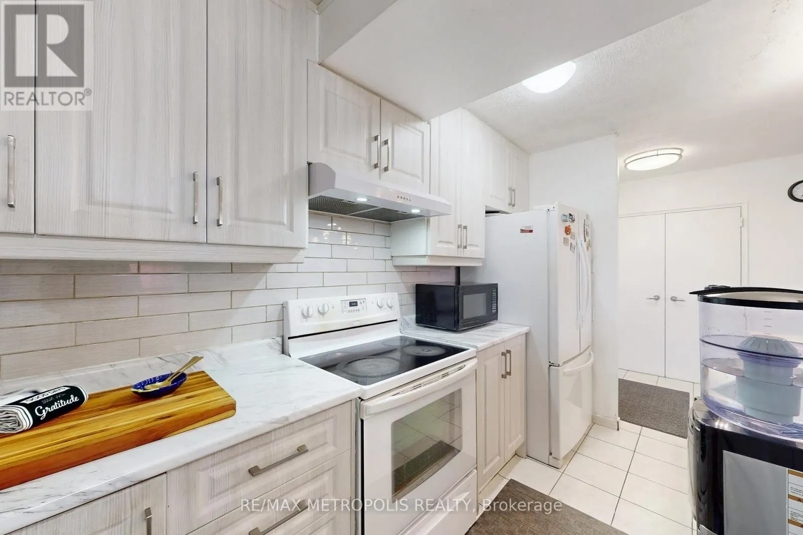 809 - 80 GRANDRAVINE DRIVE