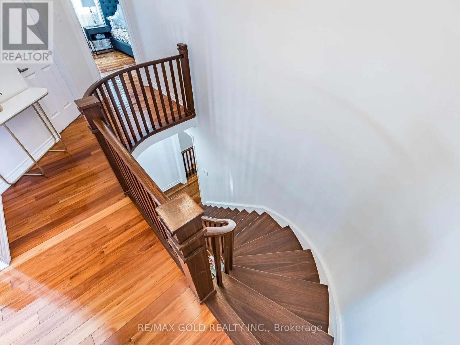 74 PORCHLIGHT ROAD