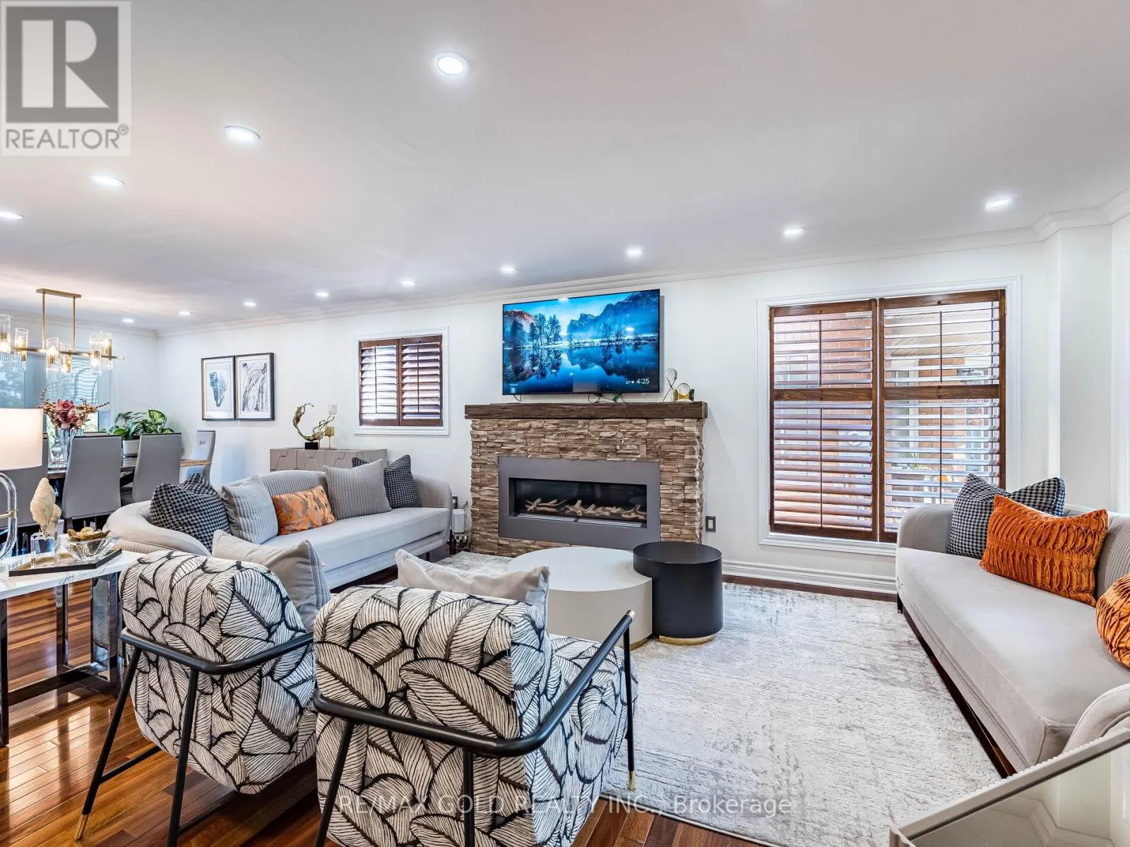 74 PORCHLIGHT ROAD