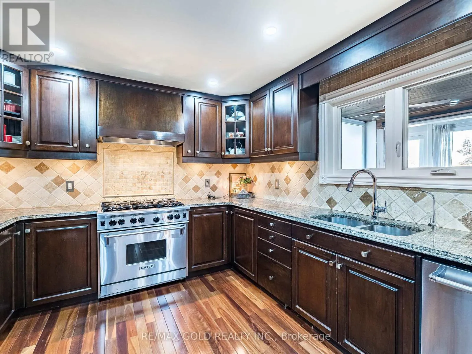 74 PORCHLIGHT ROAD