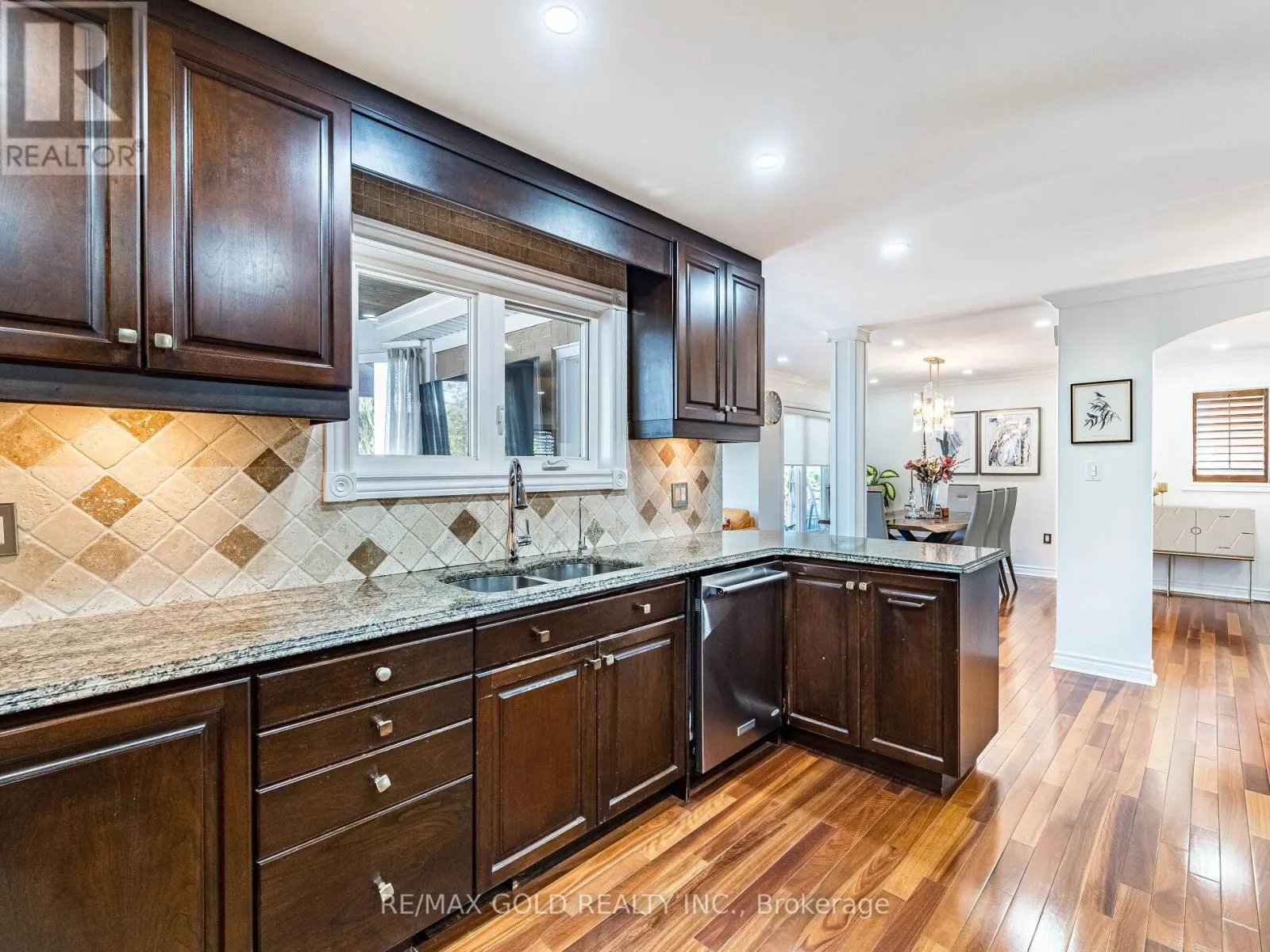 74 PORCHLIGHT ROAD