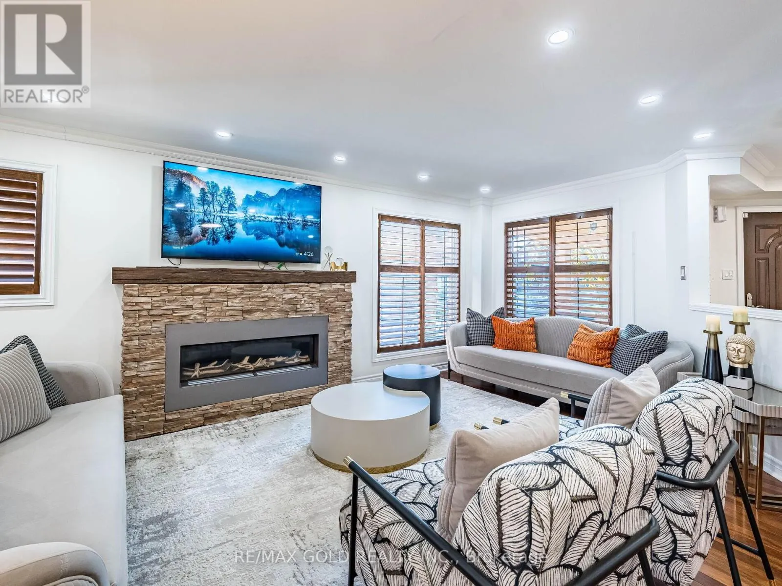 74 PORCHLIGHT ROAD
